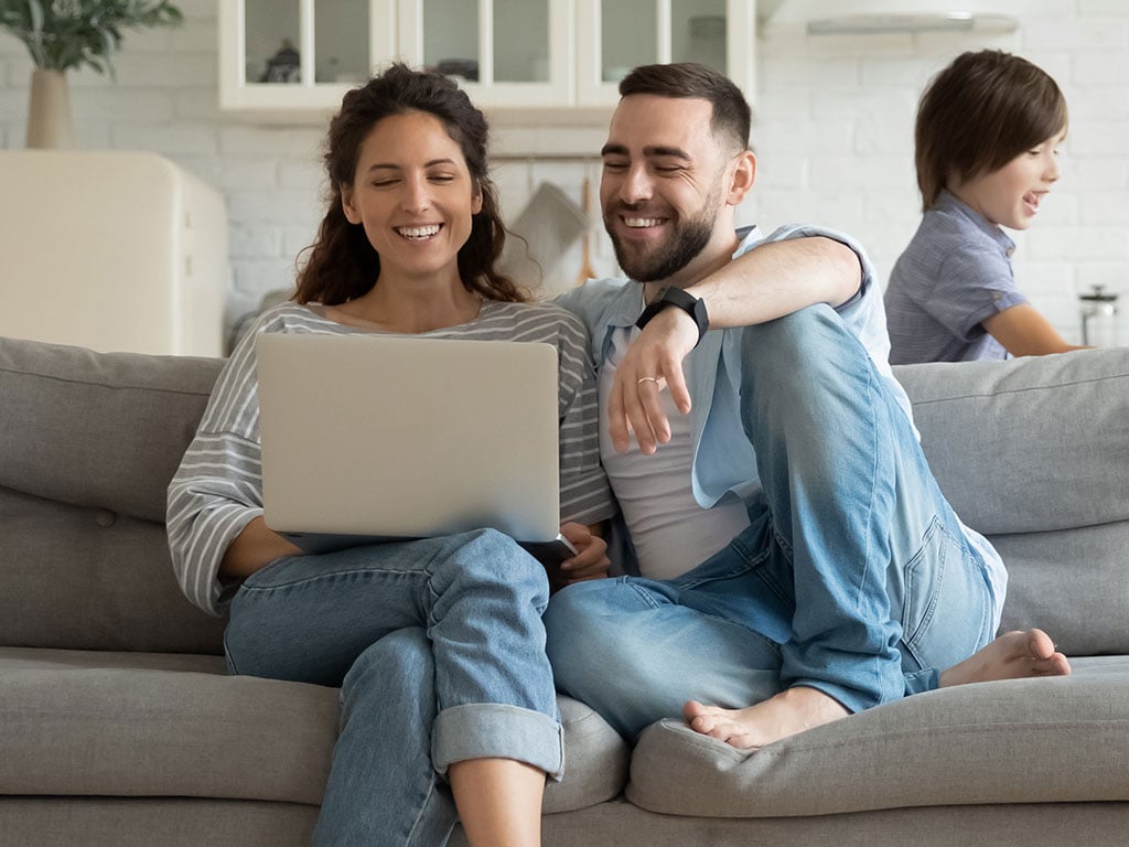 CompleteHome_CoupleonCouch4-3